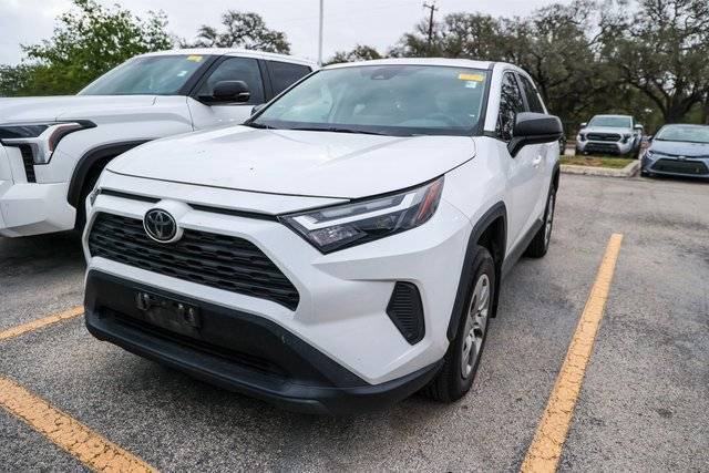 2023 Toyota RAV4 LE FWD photo