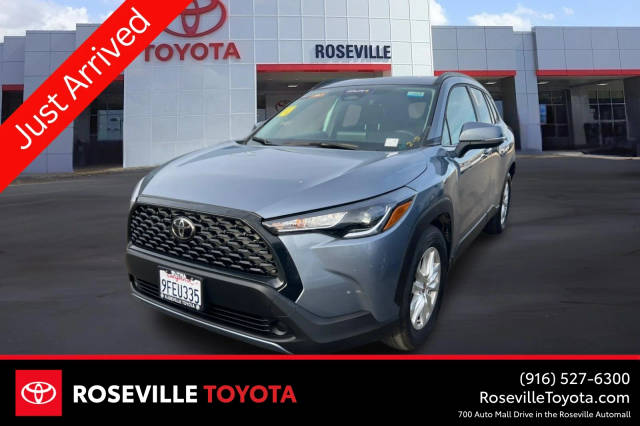 2023 Toyota Corolla Cross LE AWD photo