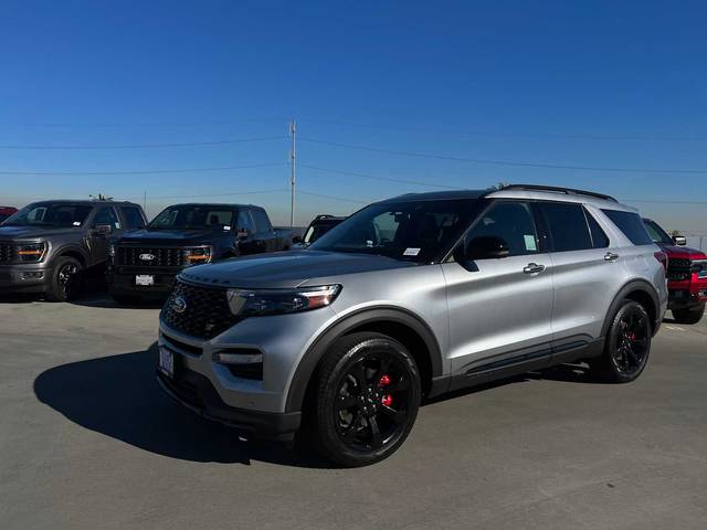 2023 Ford Explorer ST 4WD photo