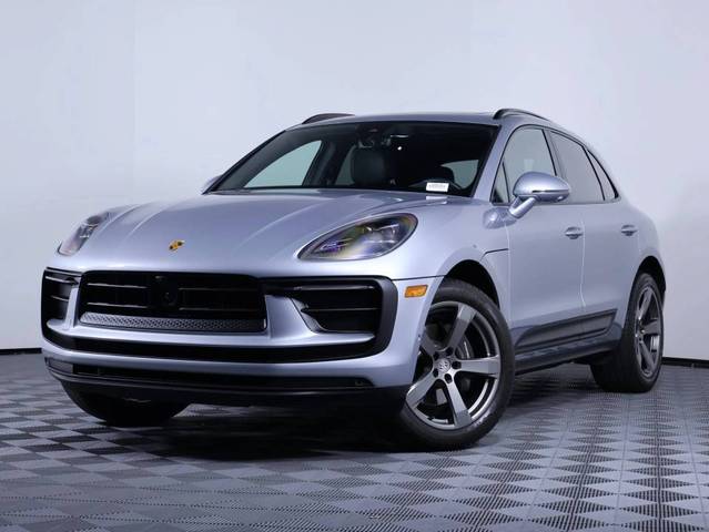 2023 Porsche Macan  AWD photo