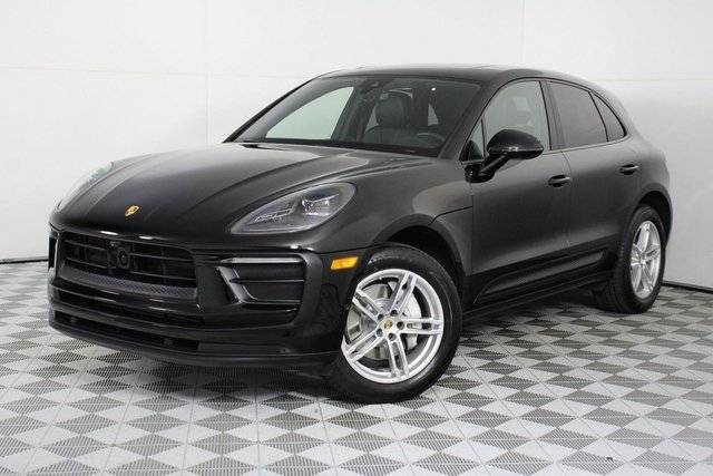 2023 Porsche Macan AWD photo