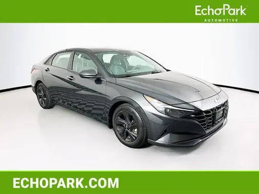 2023 Hyundai Elantra SEL FWD photo