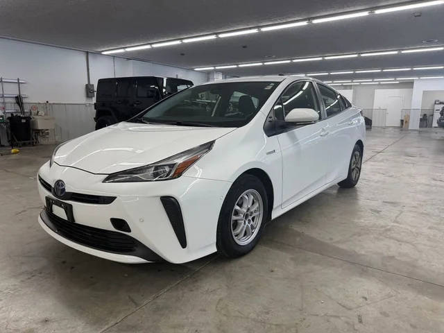 2021 Toyota Prius LE FWD photo