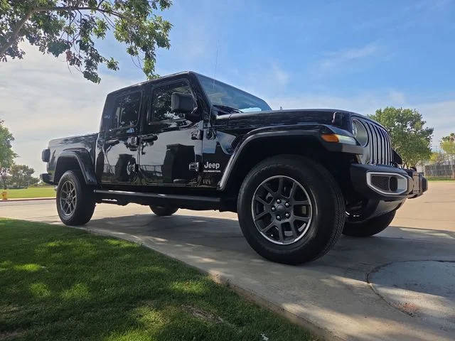 2020 Jeep Gladiator Overland 4WD photo