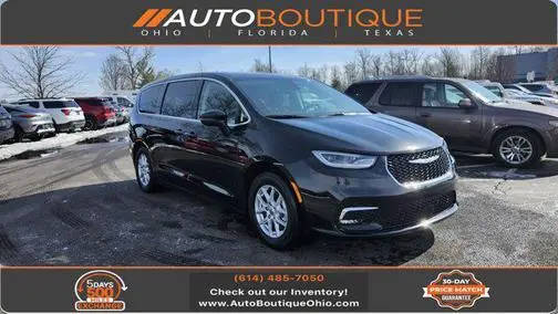 2023 Chrysler Pacifica Minivan Touring L FWD photo