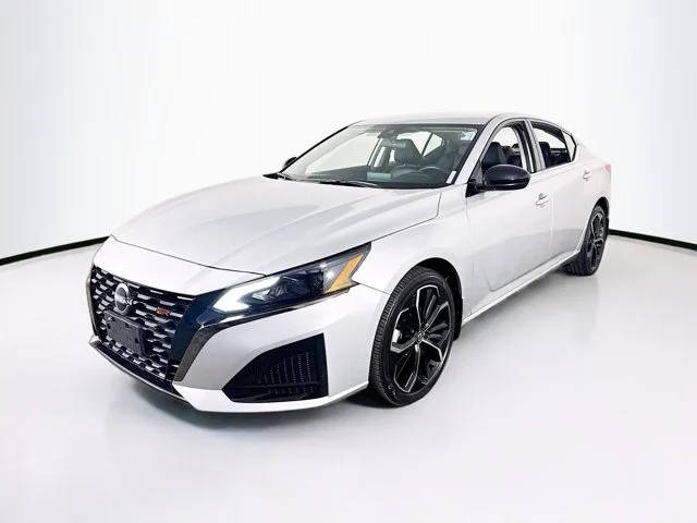 2023 Nissan Altima 2.5 SR AWD photo