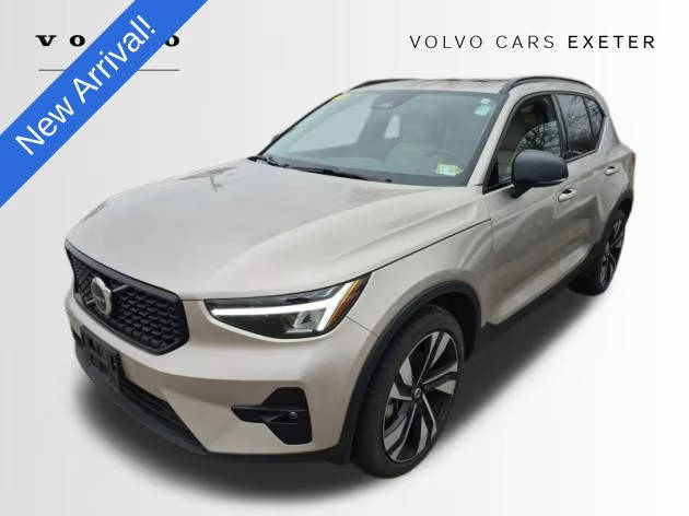 2023 Volvo XC40 Plus Dark Theme AWD photo