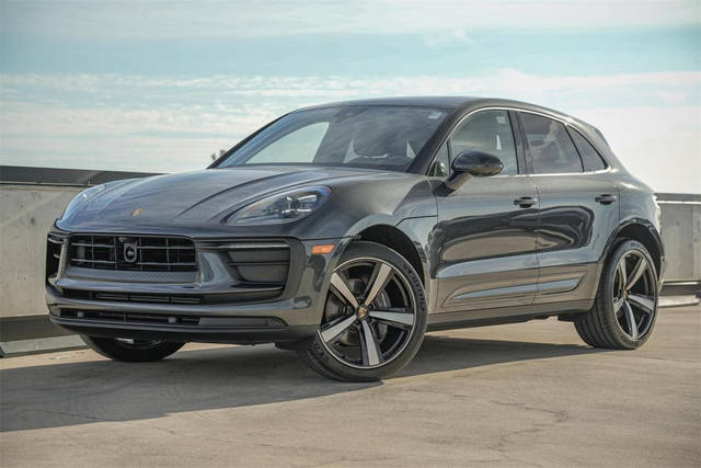 2023 Porsche Macan  AWD photo