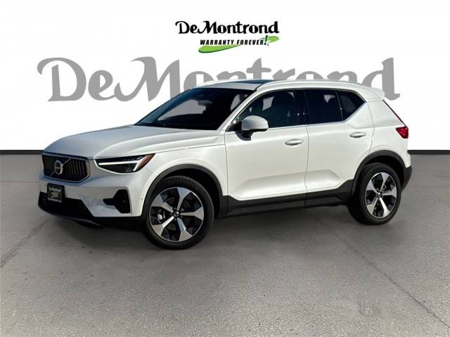 2023 Volvo XC40 Plus Bright Theme AWD photo