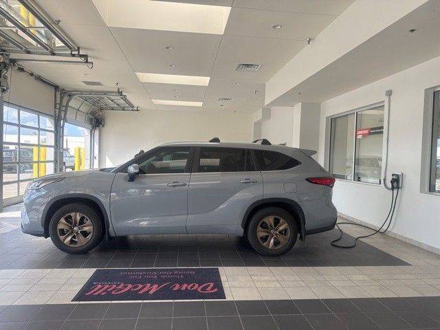 2023 Toyota Highlander Hybrid Bronze Edition FWD photo