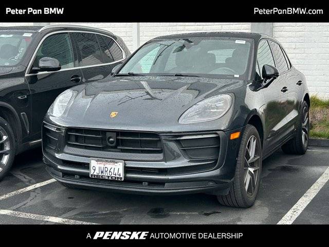 2023 Porsche Macan  AWD photo