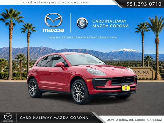 2023 Porsche Macan  AWD photo