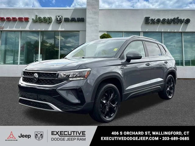 2023 Volkswagen Taos SE AWD photo