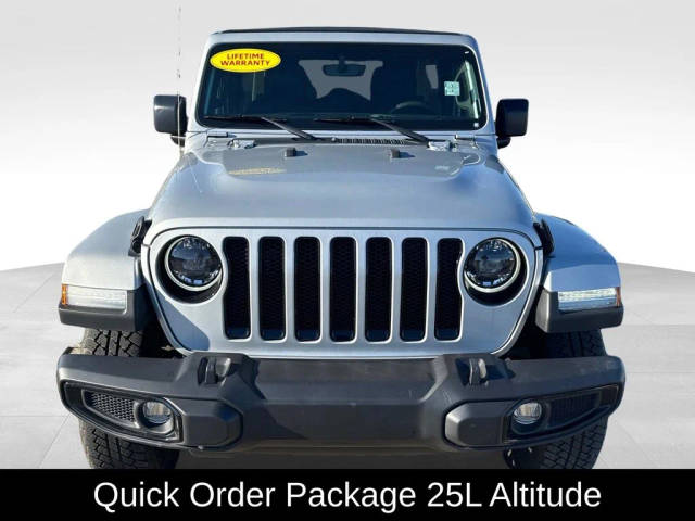 2023 Jeep Wrangler Unlimited Sahara Altitude 4WD photo