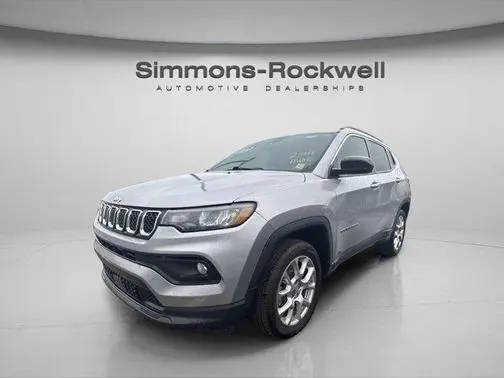 2023 Jeep Compass Latitude Lux 4WD photo