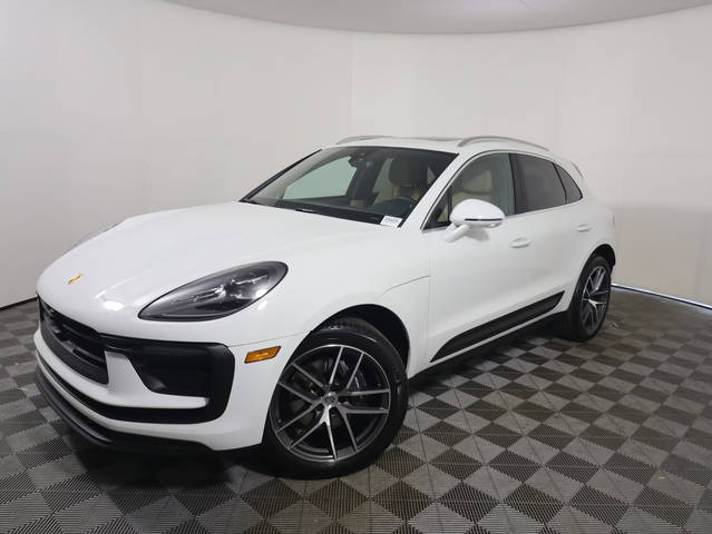 2023 Porsche Macan  AWD photo