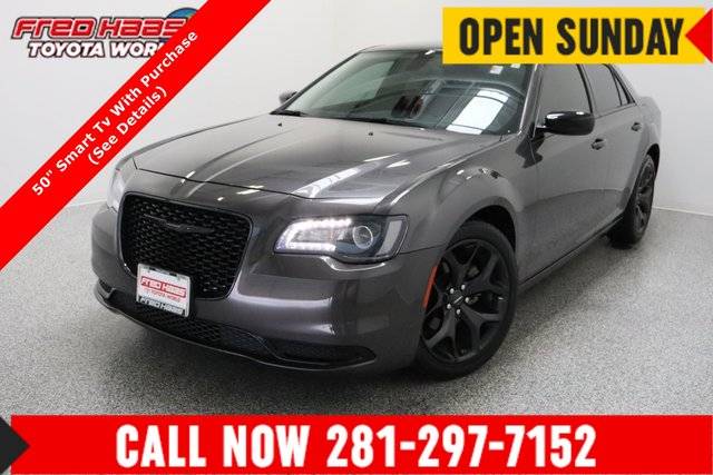 2023 Chrysler 300 Touring RWD photo