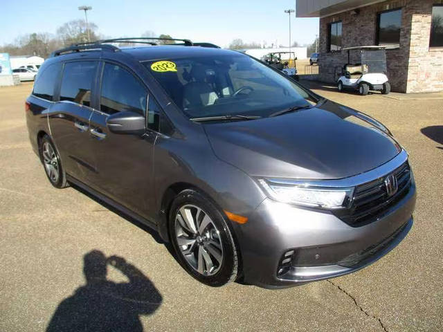 2023 Honda Odyssey Touring FWD photo