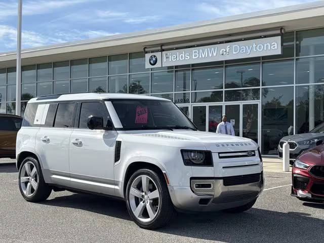 2023 Land Rover Defender 110 SE AWD photo