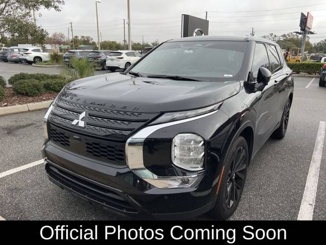 2023 Mitsubishi Outlander  FWD photo