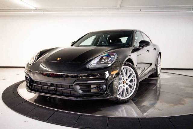 2023 Porsche Panamera  RWD photo