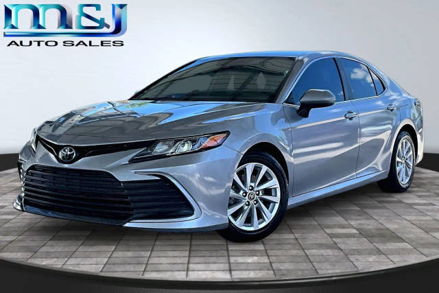 2021 Toyota Camry LE FWD photo