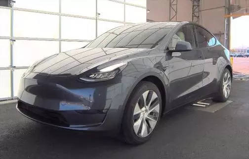 2021 Tesla Model Y Standard Range RWD photo