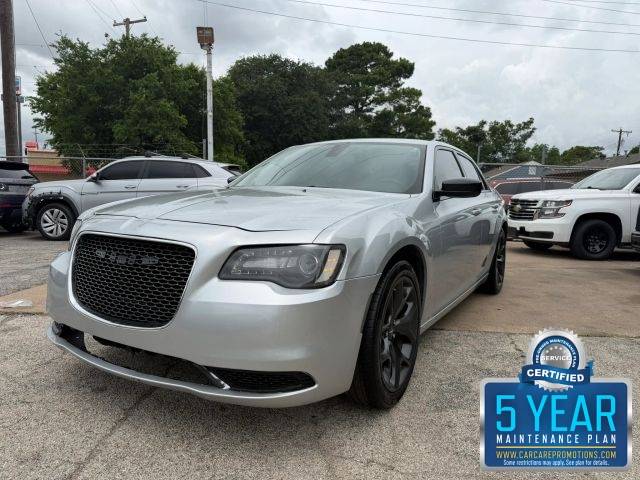 2023 Chrysler 300 Touring RWD photo