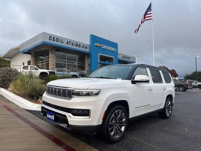 2022 Jeep Grand Wagoneer Series III 4WD photo