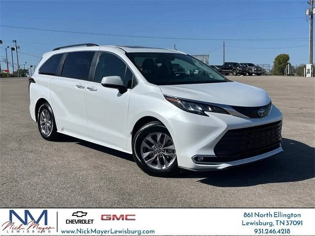 2022 Toyota Sienna XLE FWD photo