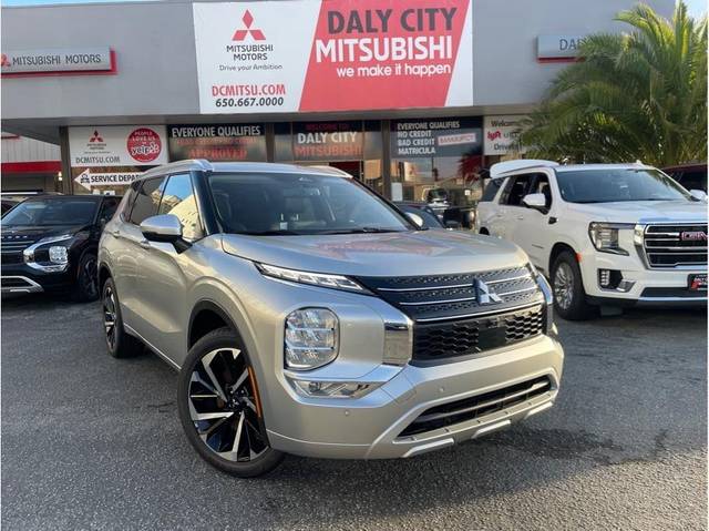 2023 Mitsubishi Outlander SEL FWD photo