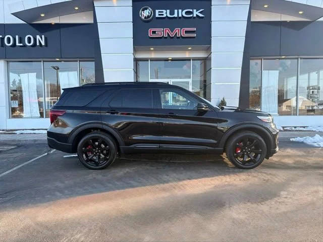 2023 Ford Explorer ST 4WD photo