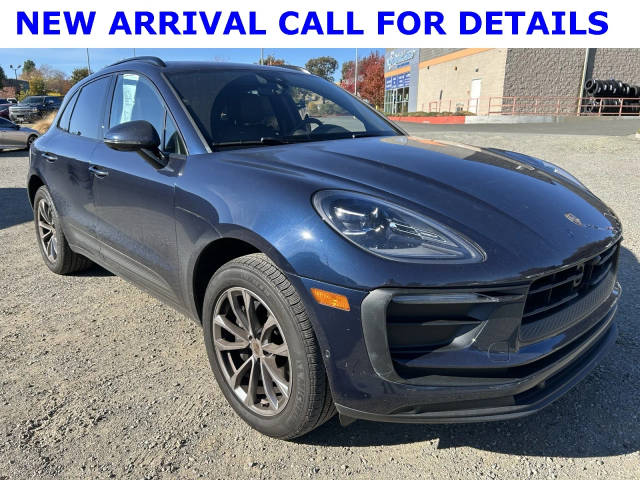 2022 Porsche Macan  AWD photo