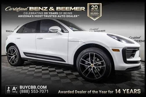 2023 Porsche Macan AWD photo