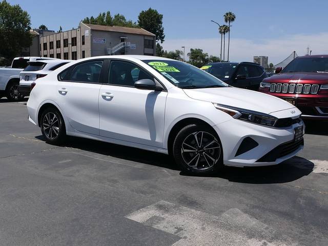 2023 Kia Forte LXS FWD photo