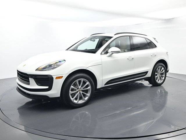2022 Porsche Macan  AWD photo