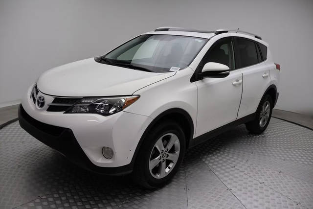 2015 Toyota RAV4 XLE FWD photo