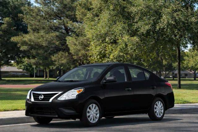 2015 Nissan Versa S Plus FWD photo