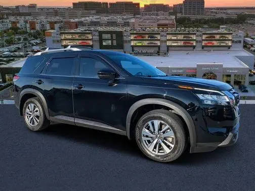 2023 Nissan Pathfinder SL FWD photo