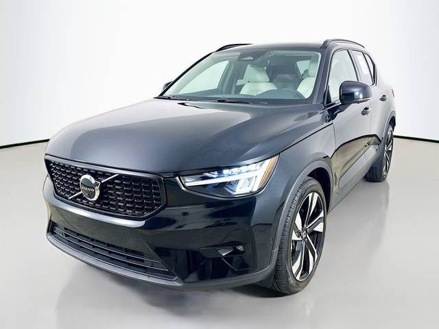 2023 Volvo XC40 Plus Dark Theme AWD photo
