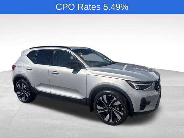 2023 Volvo XC40 Plus Dark Theme AWD photo
