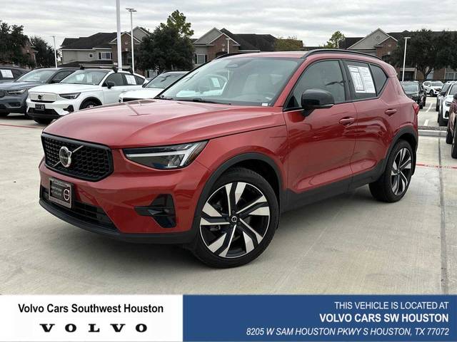 2023 Volvo XC40 Plus Dark Theme AWD photo