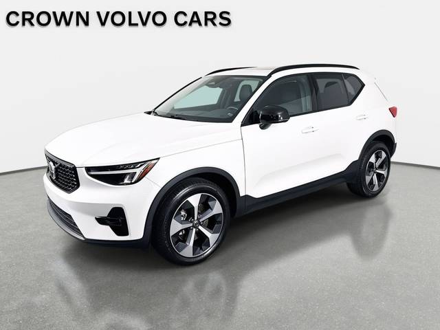 2023 Volvo XC40 Plus Dark Theme AWD photo