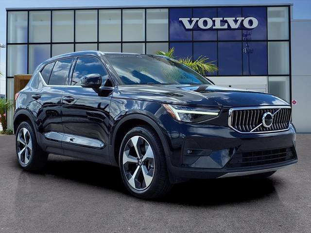 2023 Volvo XC40 Plus Bright Theme AWD photo