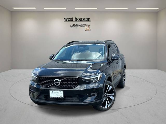 2023 Volvo XC40 Plus Dark Theme AWD photo