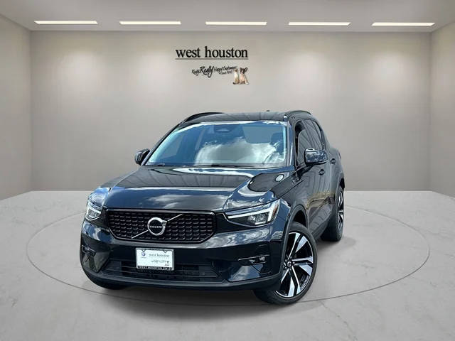 2023 Volvo XC40 Plus Dark Theme AWD photo
