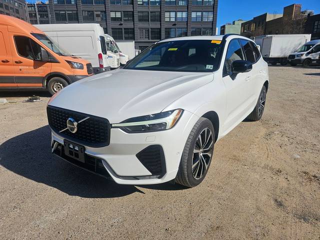 2023 Volvo XC60 Plus Dark Theme AWD photo