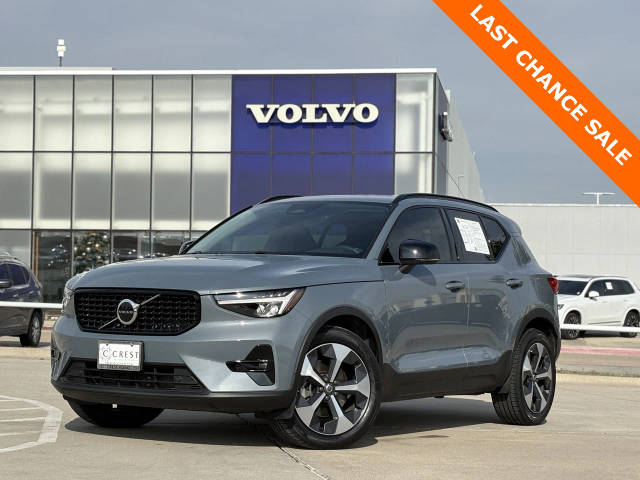 2023 Volvo XC40 Plus Dark Theme FWD photo