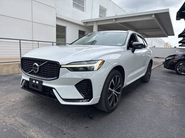 2023 Volvo XC60 Plus Dark Theme AWD photo