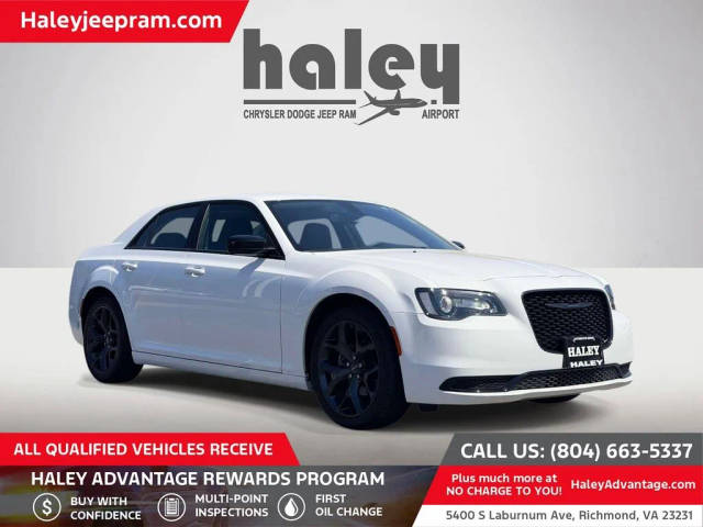 2023 Chrysler 300 Touring RWD photo
